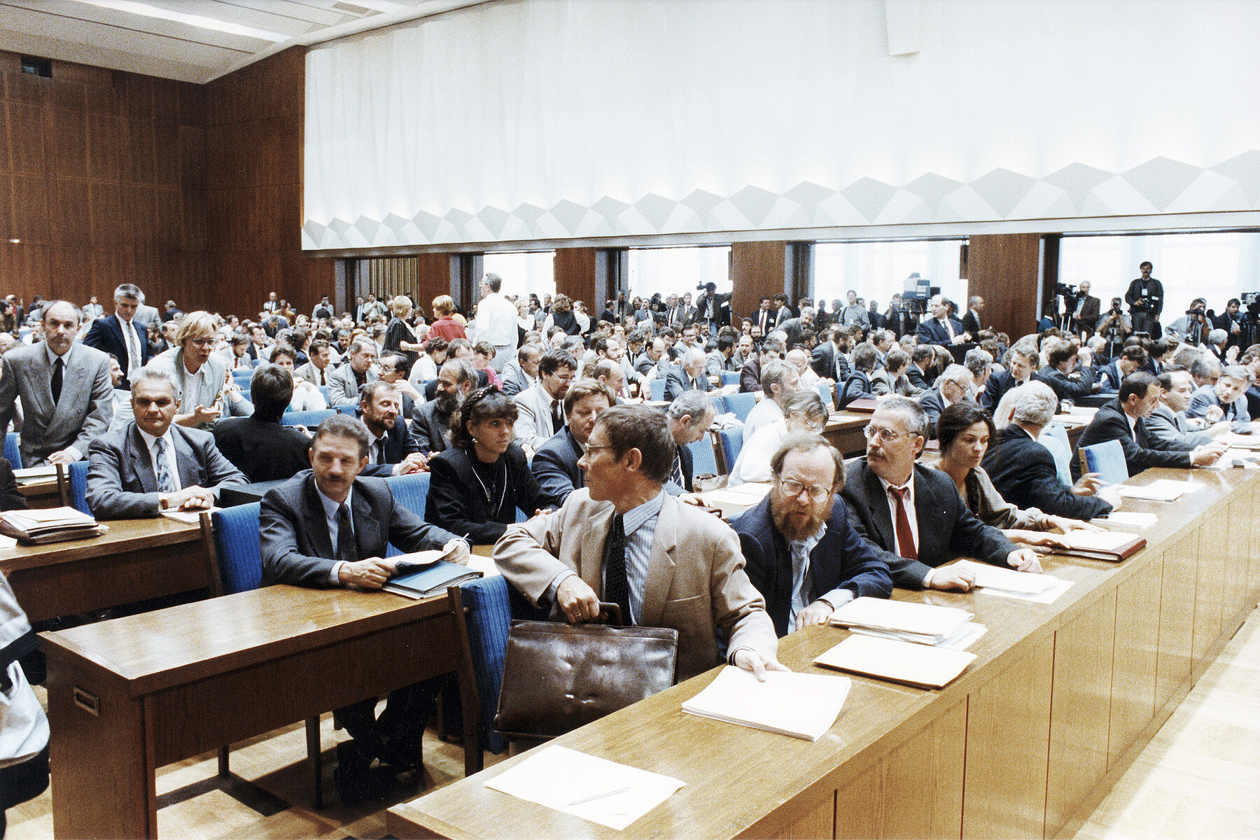 Politicians seated in rows in the Leninsaal (Lenin hall) in the Haus am Werderschen Markt.