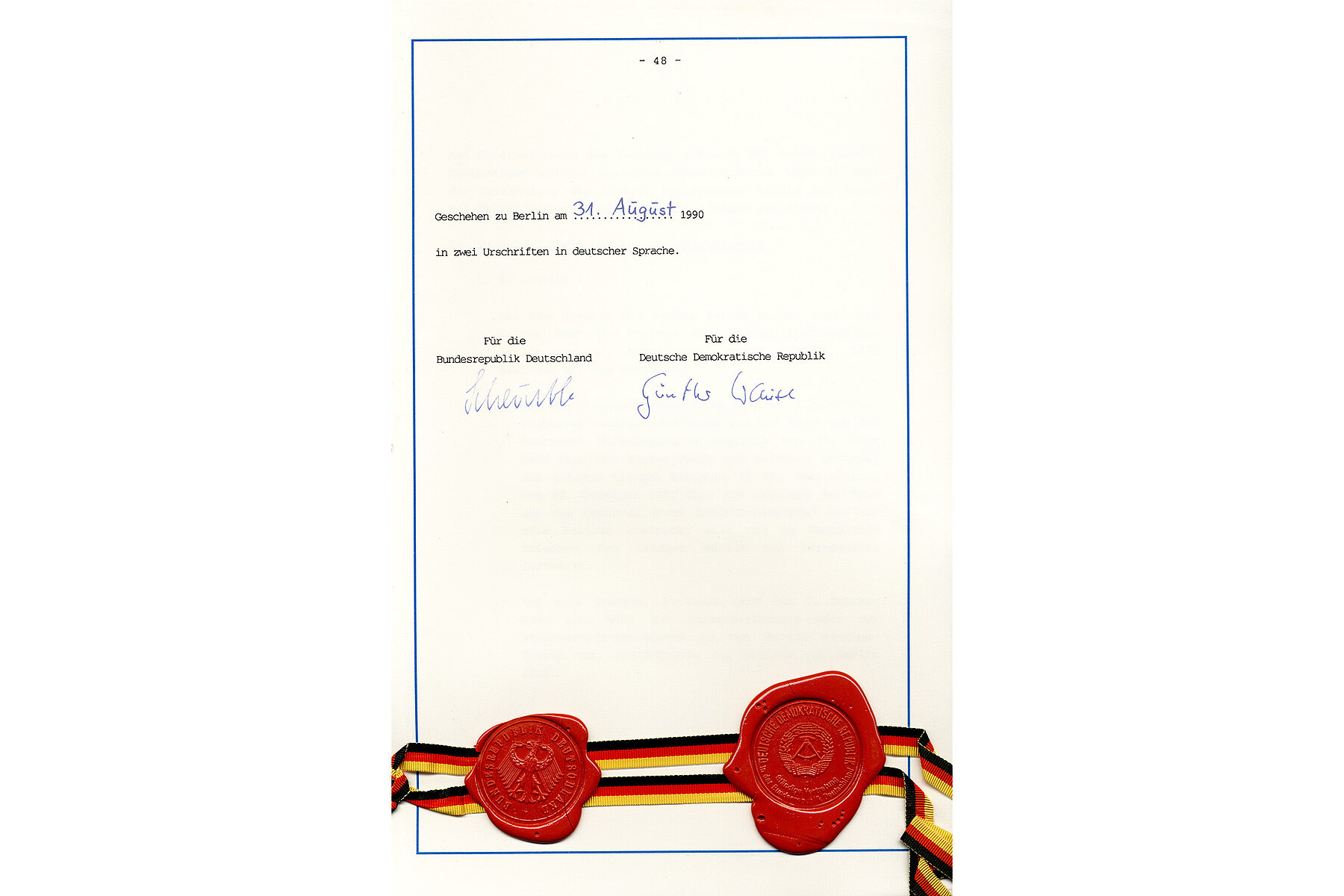 A page of the Unification Treaty. On it is written: Completed in Berlin on August 31, 1990 in two signatures. For the Federal Republic of Germany, signature Schäuble. For the GDR, signature Krause. At the bottom of the page are the red wax seals of the Federal Republic of Germany and of the GDR.