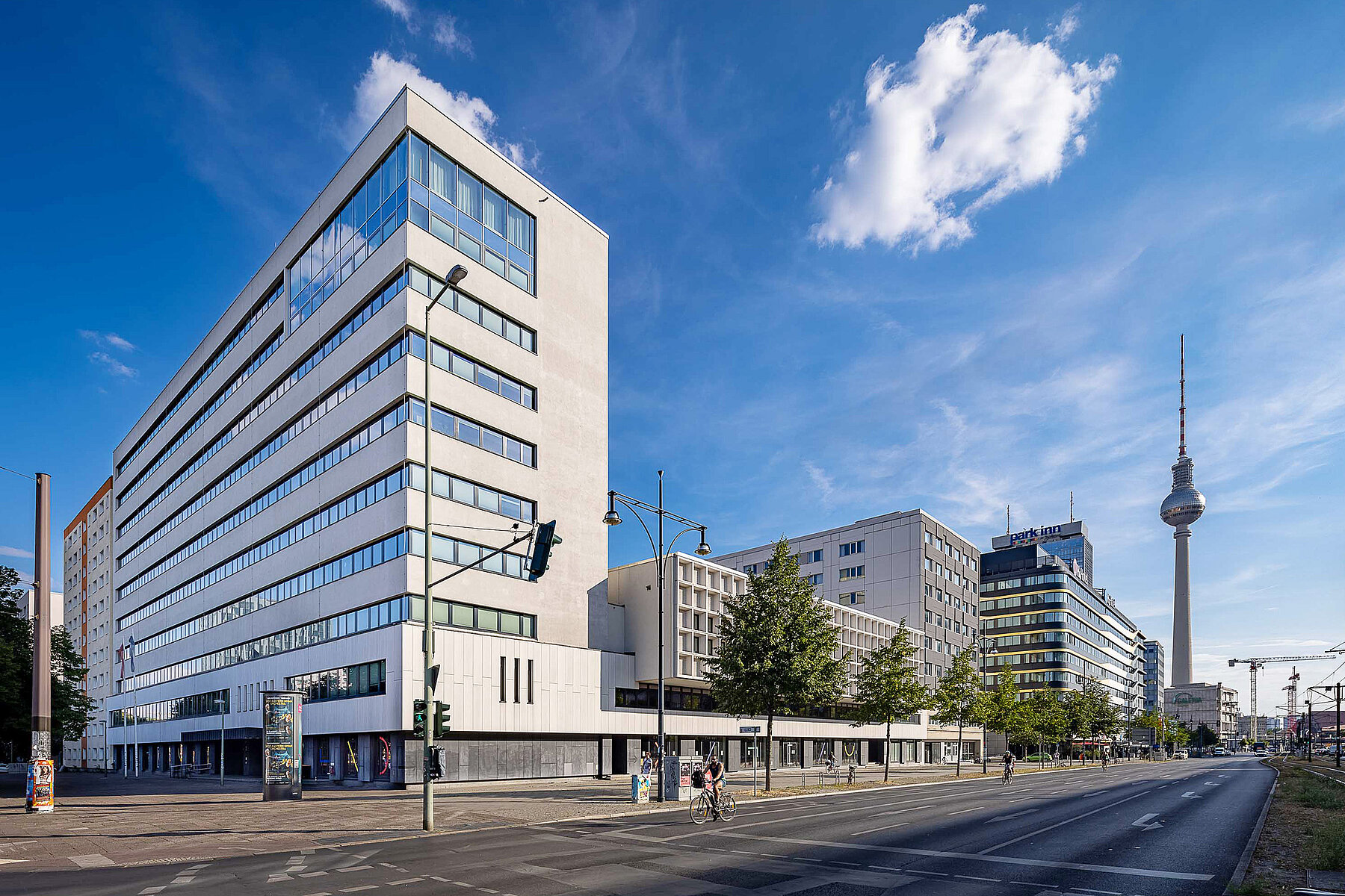 Prefabricated building at the intersection of Mollstraße and Prenzlauer Allee. The television tower is in the background on the right.