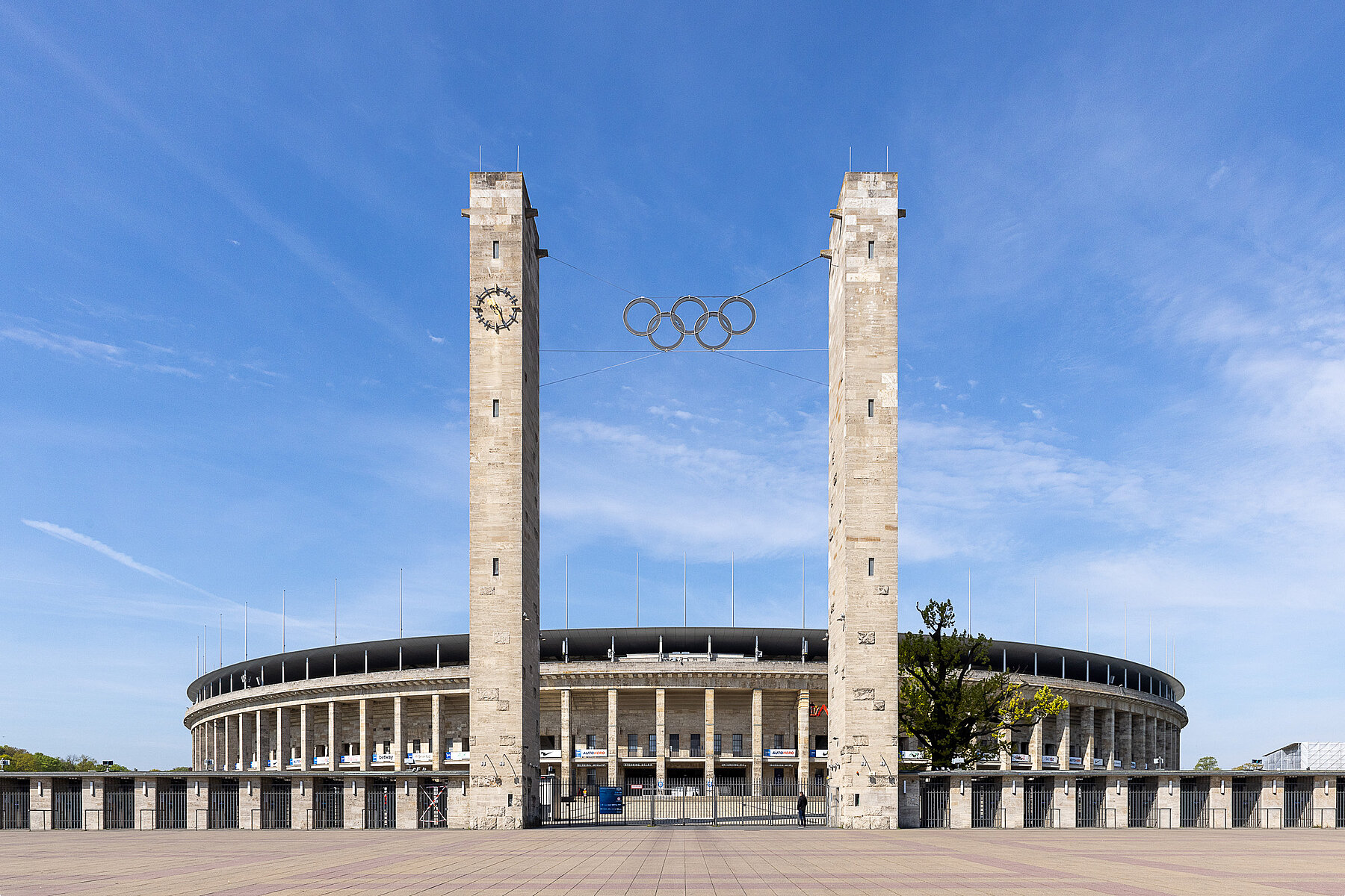 Olympiastadion von vorne.